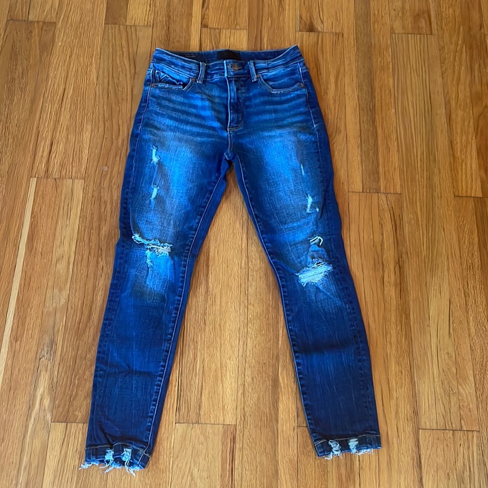 Buckle black brand, ankle skinny style, and are size 27.